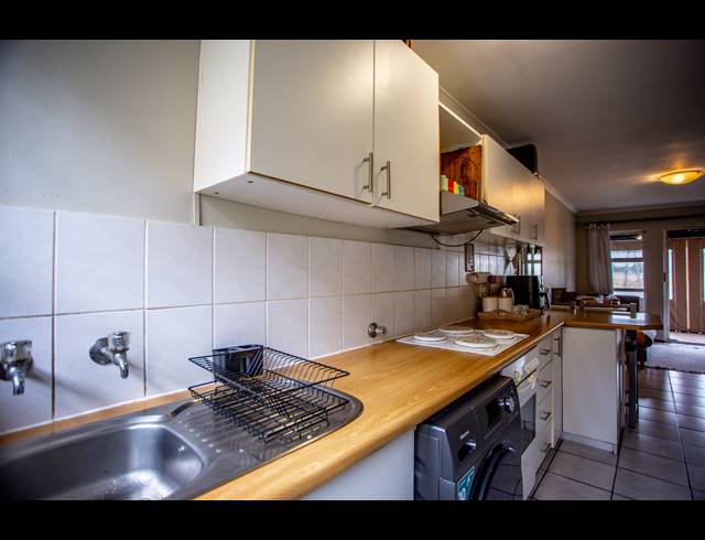 2 BEDROOM TOWNHOUSE RENTED IN OAKGLEN